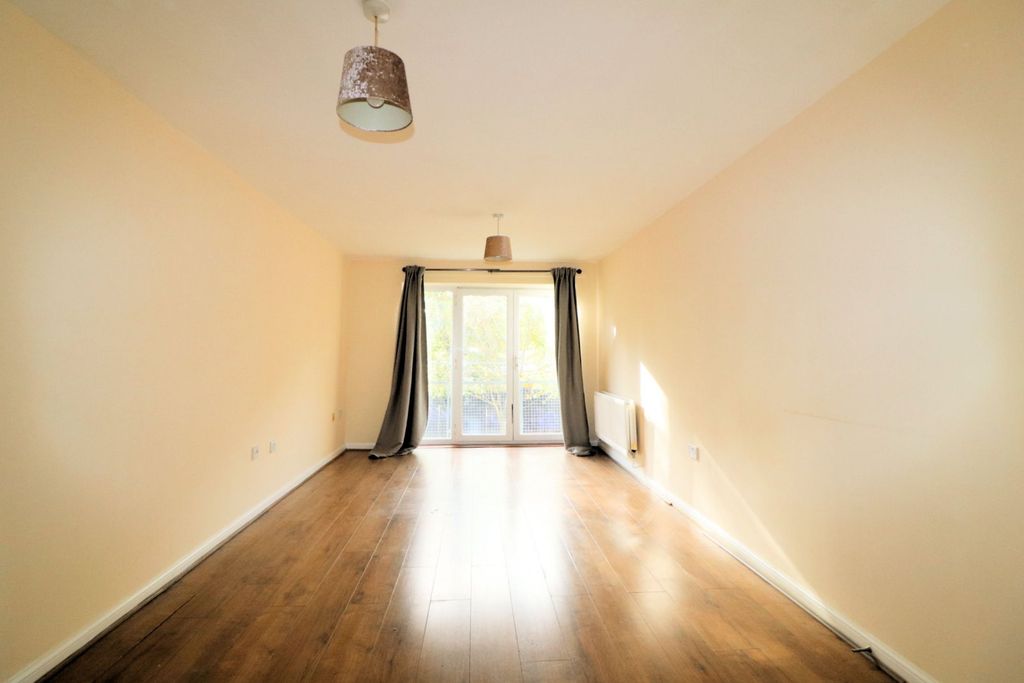 Property photo 2 of 9 Picture No. 13