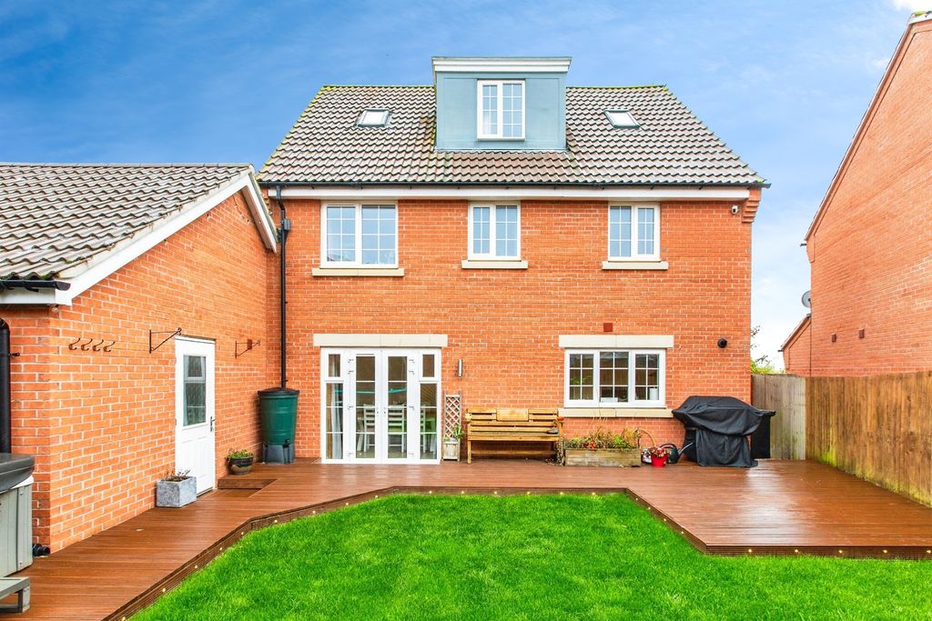 Property photo 2 of 26