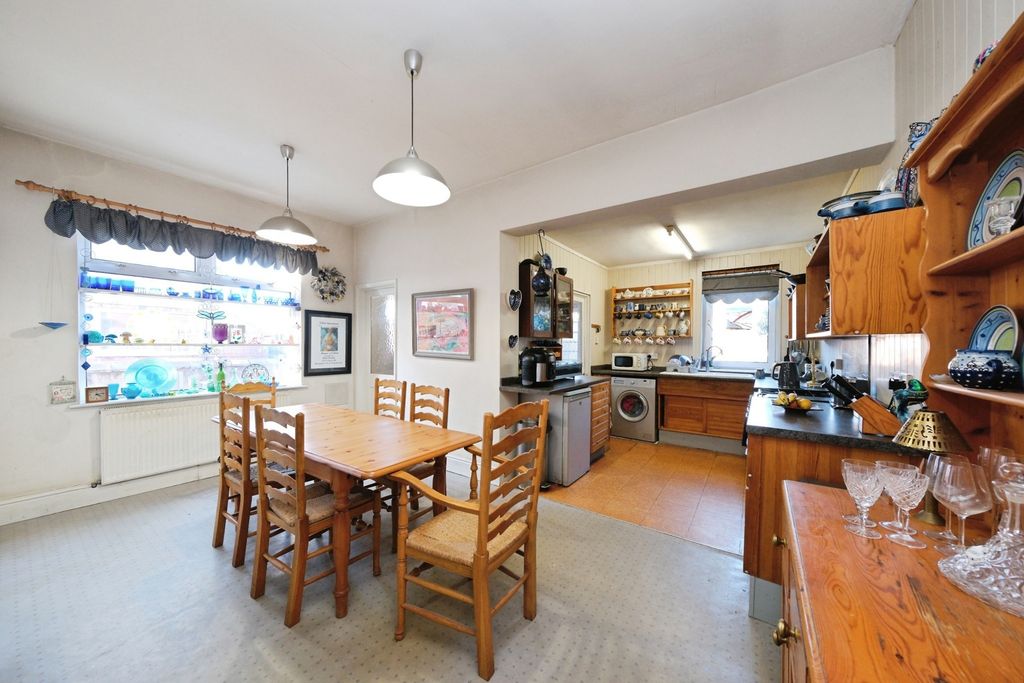 Property photo 3 of 20 Kitchen/Dining Room