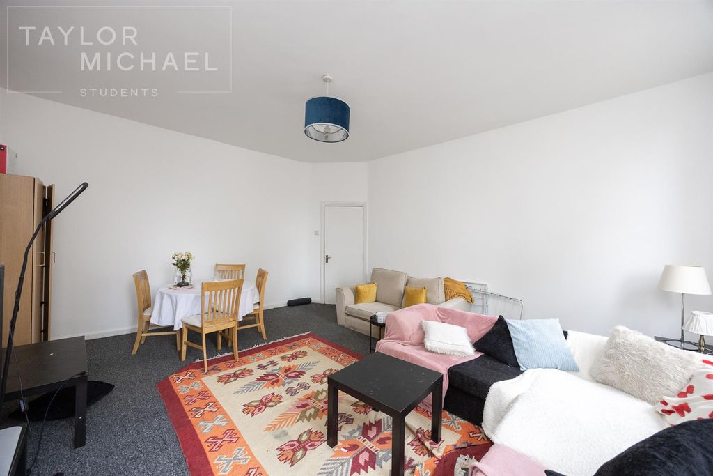 Property photo 3 of 11 Living Room