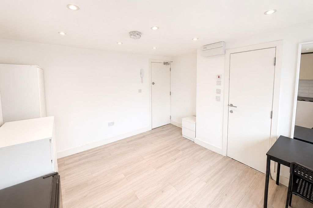 Property photo 3 of 6 2.Jpg