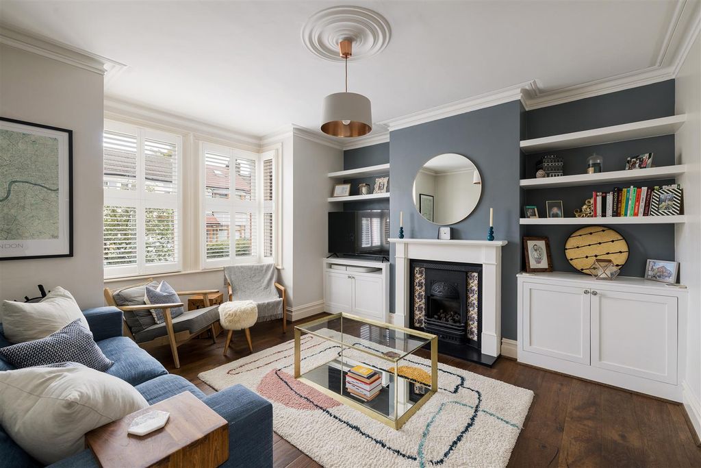 Property photo 3 of 44 Horn Lane, Ig8