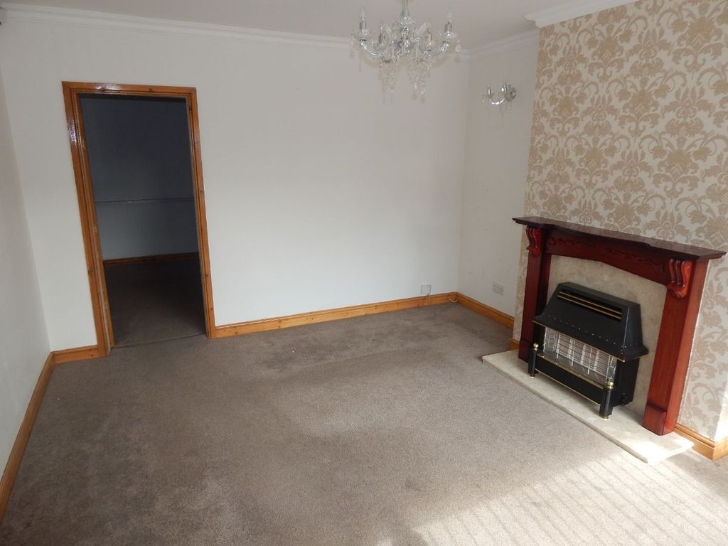 Property photo 2 of 18 Living Room