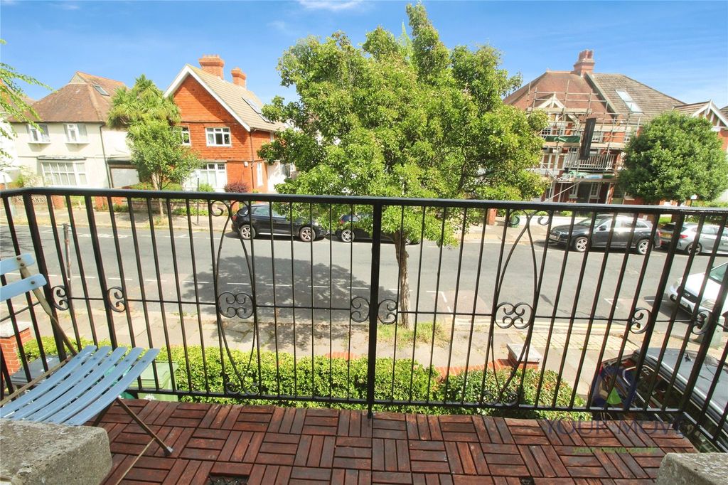 Property photo 1 of 11 Balcony