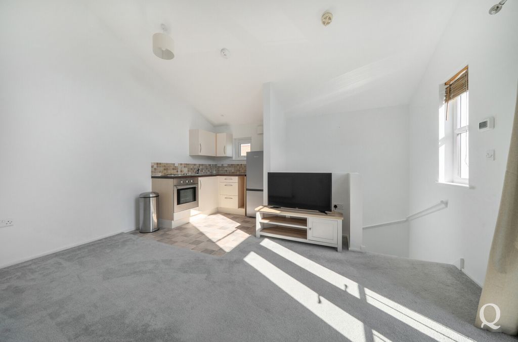 Property photo 1 of 16 649Ad1Fb-3B2A-413...