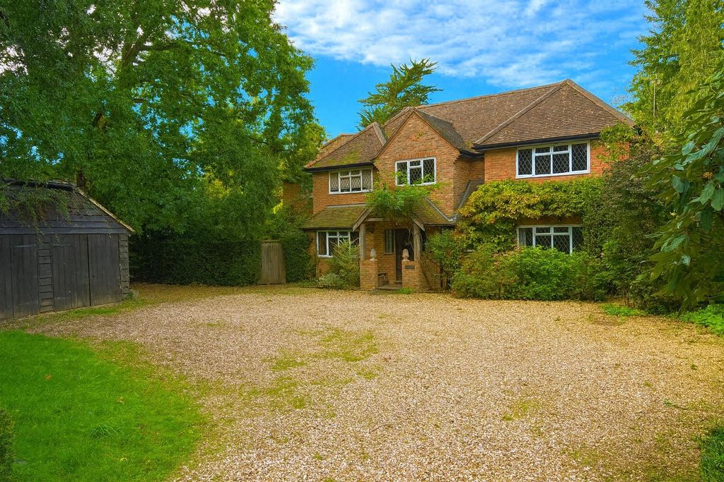 Property photo 1 of 19 Traditional English Country House.Png