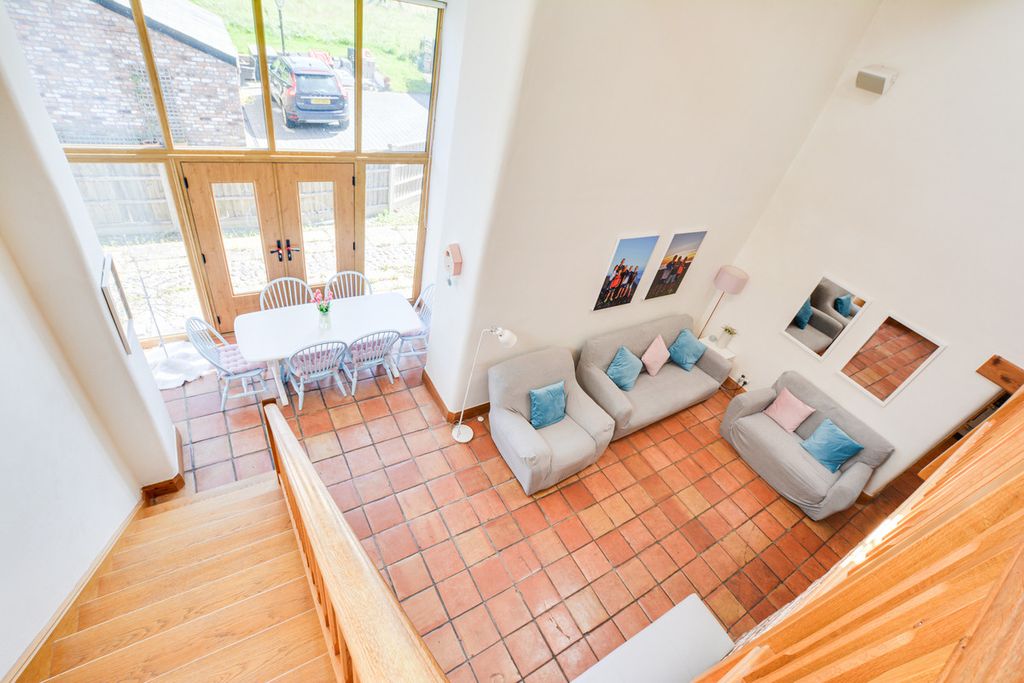 Property photo 2 of 26