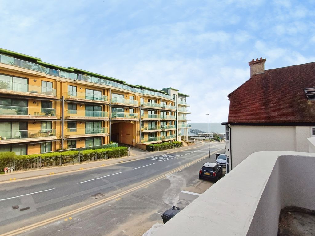 Property photo 3 of 17 F413A5E5-20260323_155129