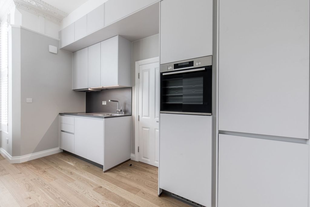 Property photo 1 of 11 Kitchen