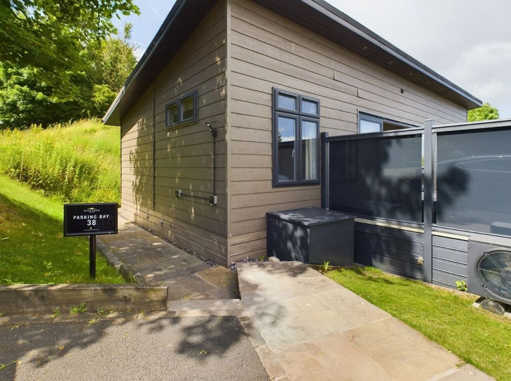 Property photo 2 of 32 41