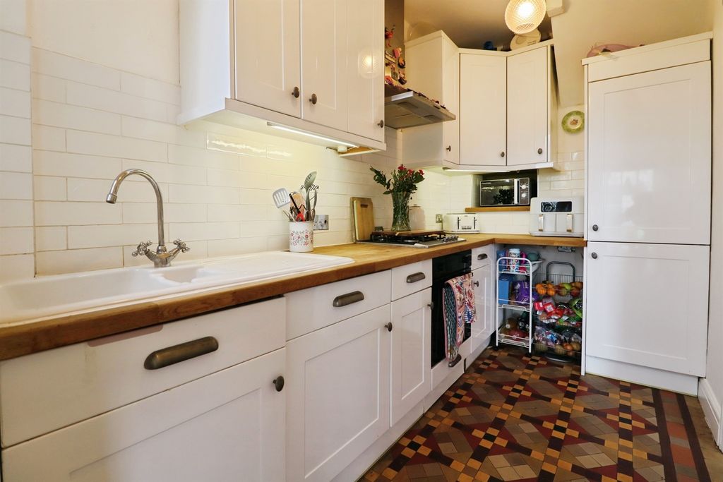 3 bed terraced house for saleClaremont Avenue, Rumney, Cardiff CF3 photo 4