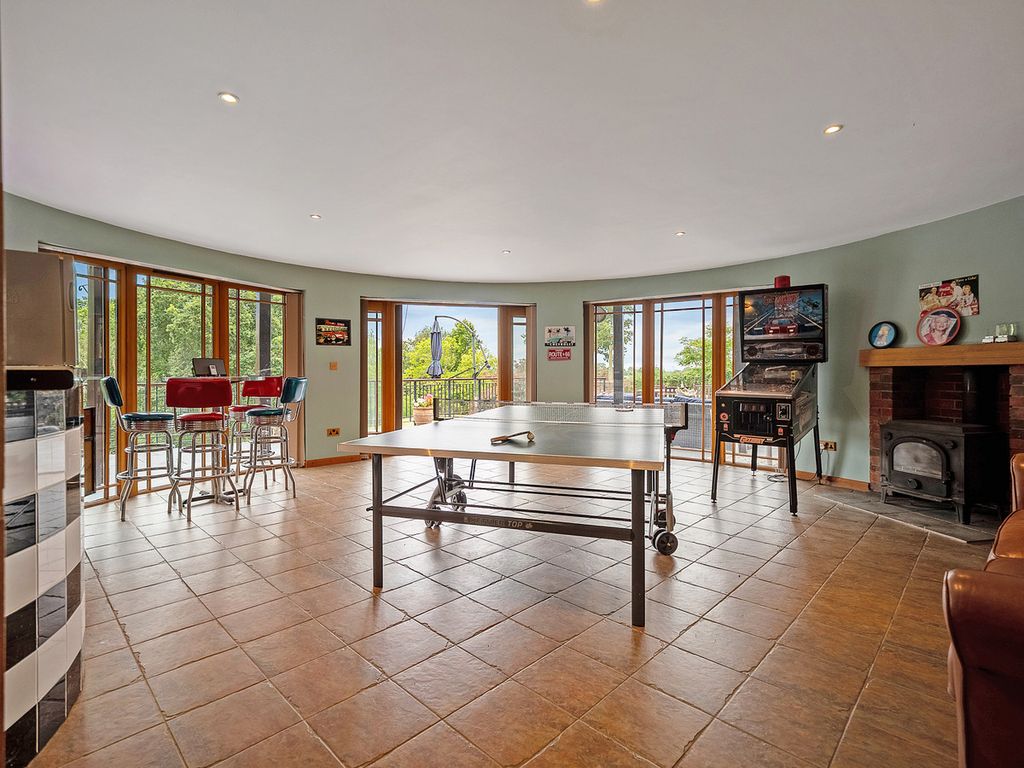Property photo 2 of 35