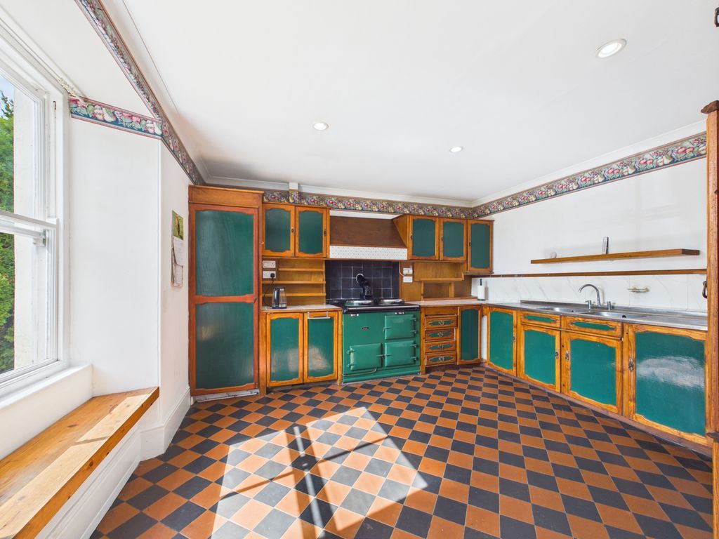 Property photo 3 of 21 Kitchen