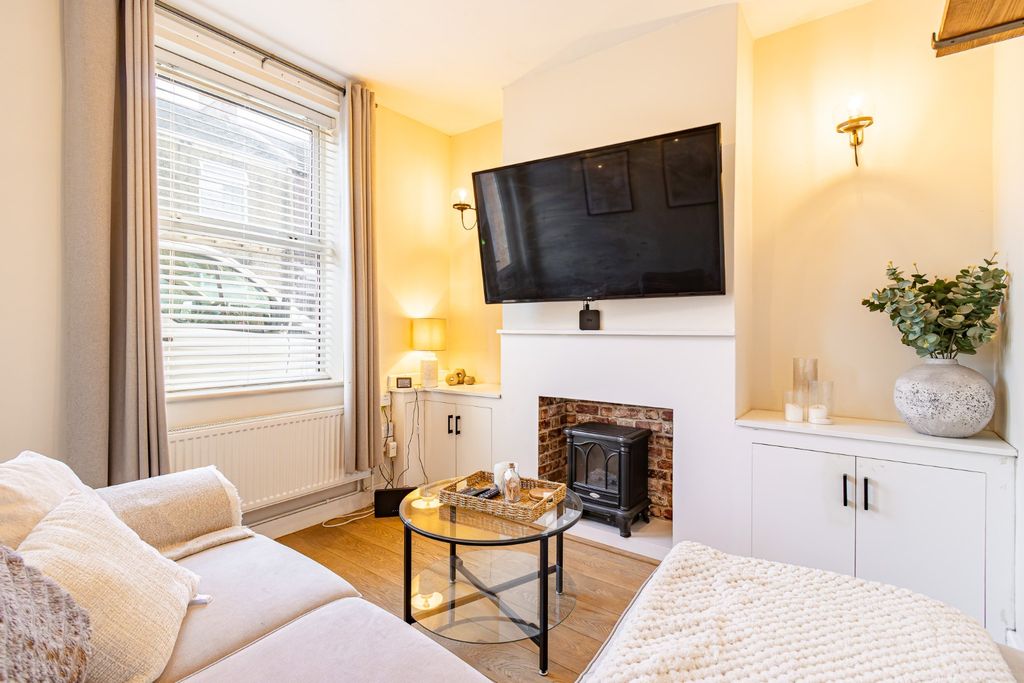 Property photo 3 of 18 5694425