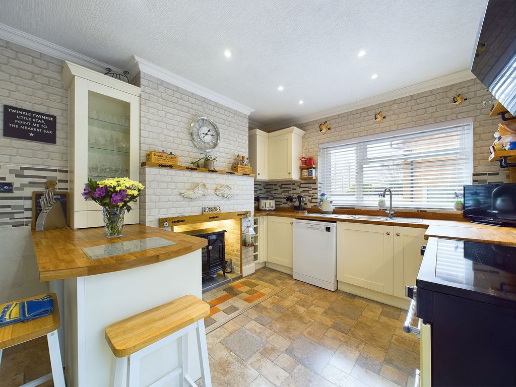 Property photo 2 of 27 Breakfast Kitchen