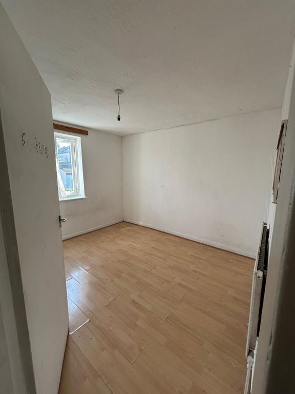 Property photo 1 of 6 2 Bed Terraced House To Rent Gloucester Road, London E12