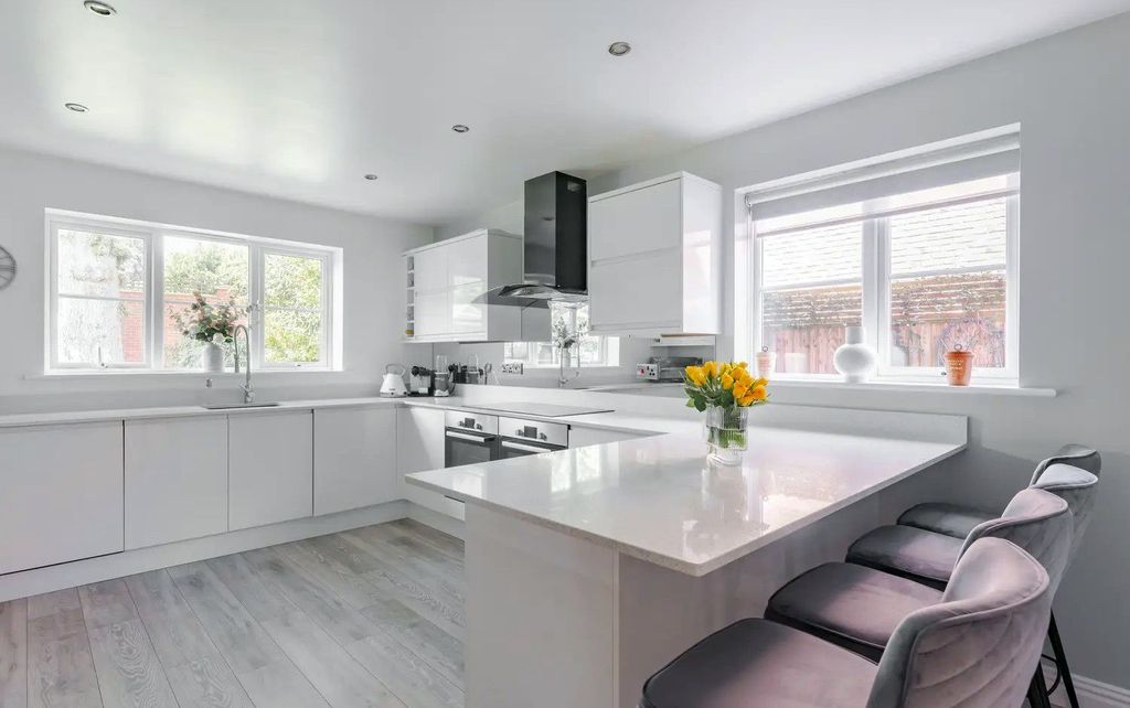 Property photo 3 of 25