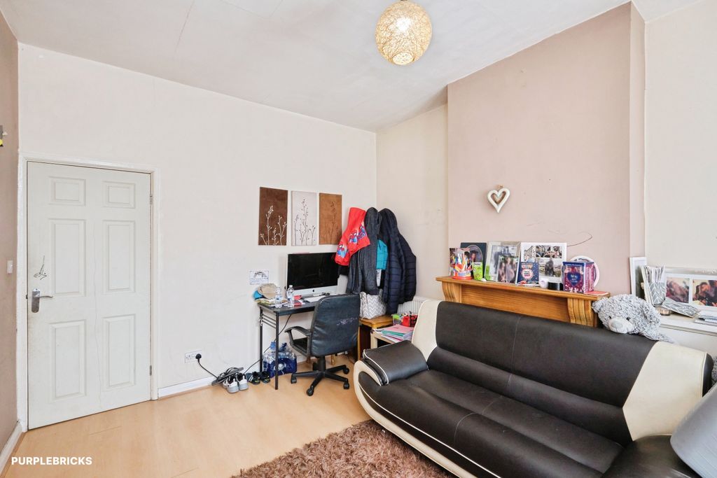 Property photo 2 of 28