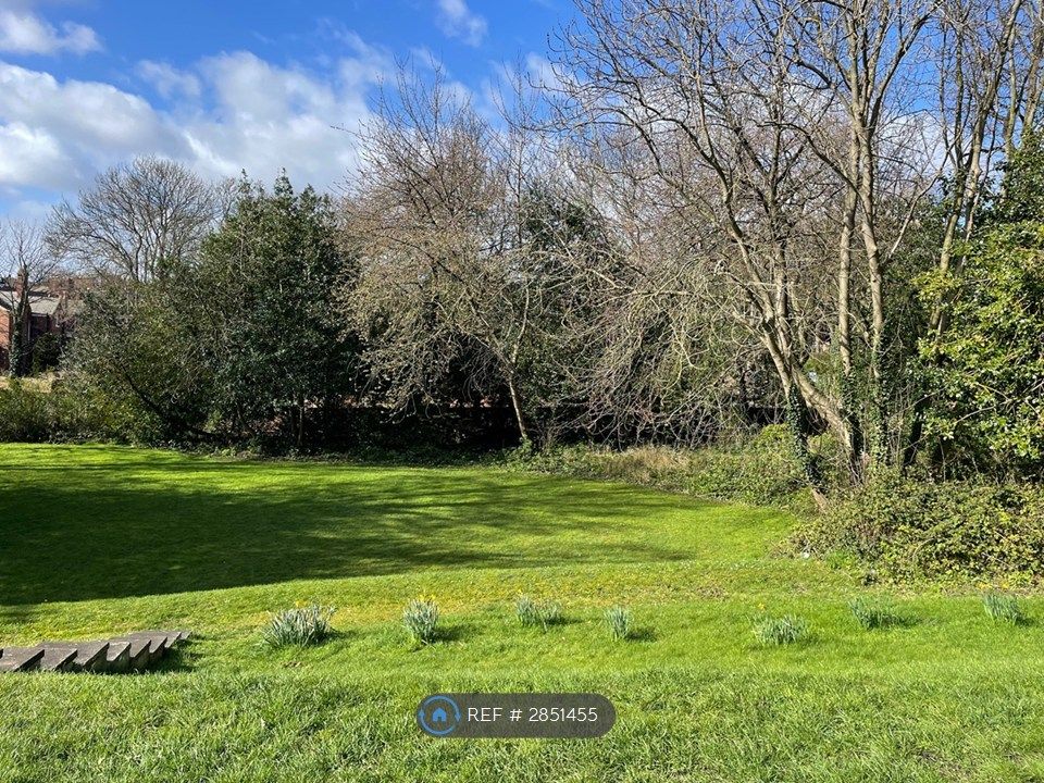 Property photo 3 of 15 Shared Gardens