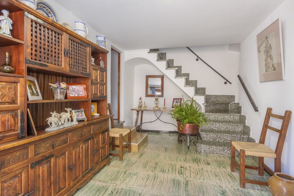 Property photo 2 of 17 Living (1)