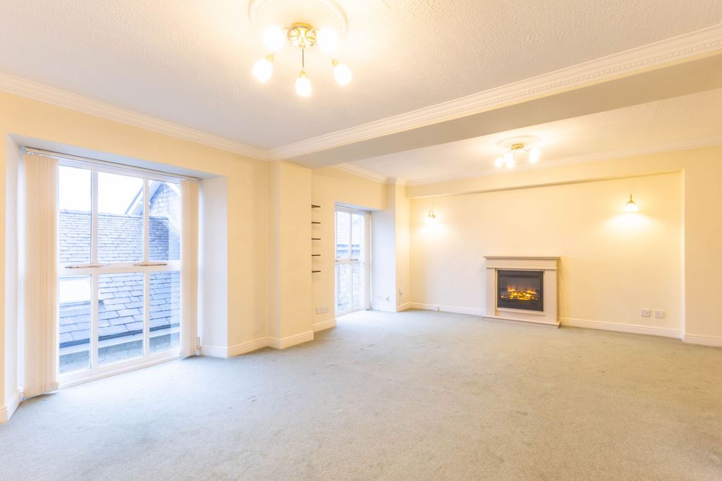 Property photo 2 of 22