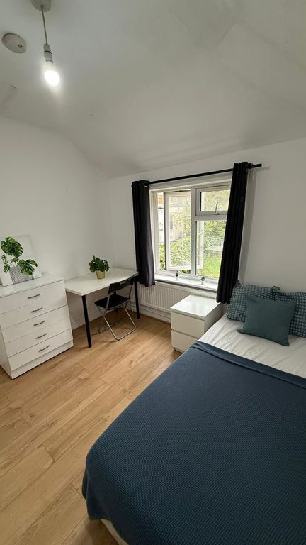 Property photo 1 of 7 Bedroom