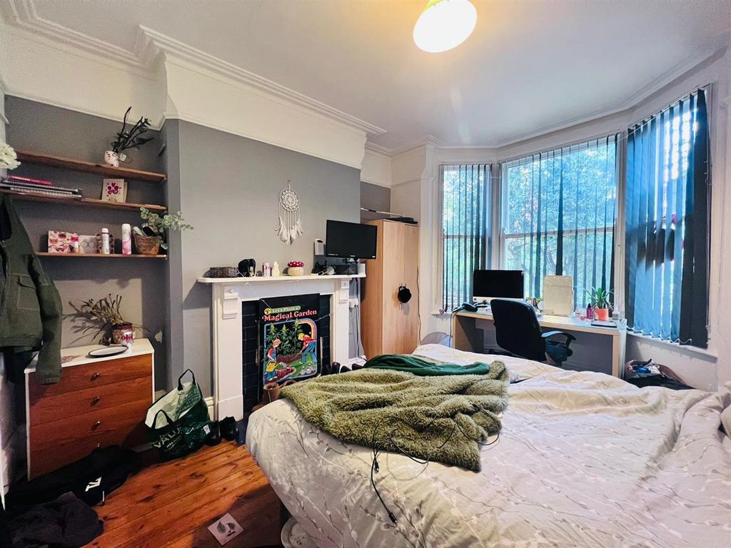 Property photo 2 of 15 Bedroom 1