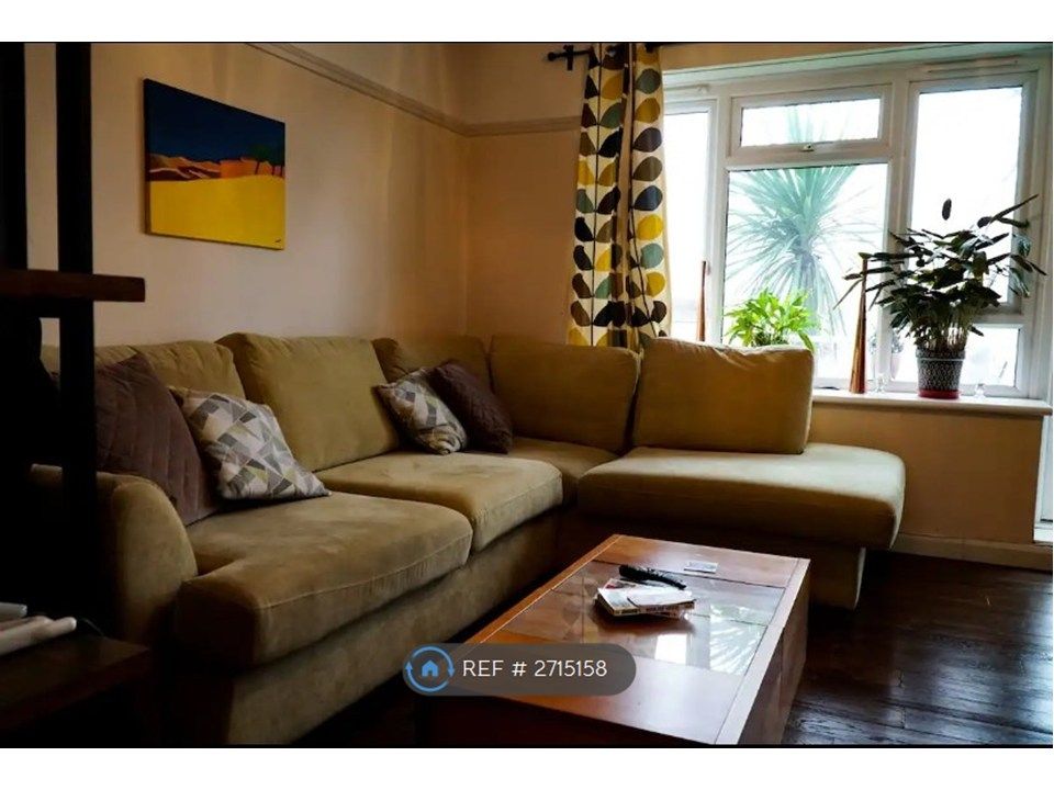 Property photo 2 of 26 Living Room