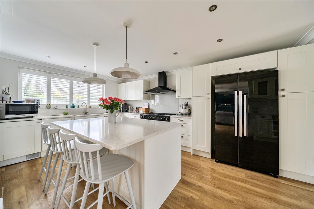 Property photo 3 of 23 Kichen