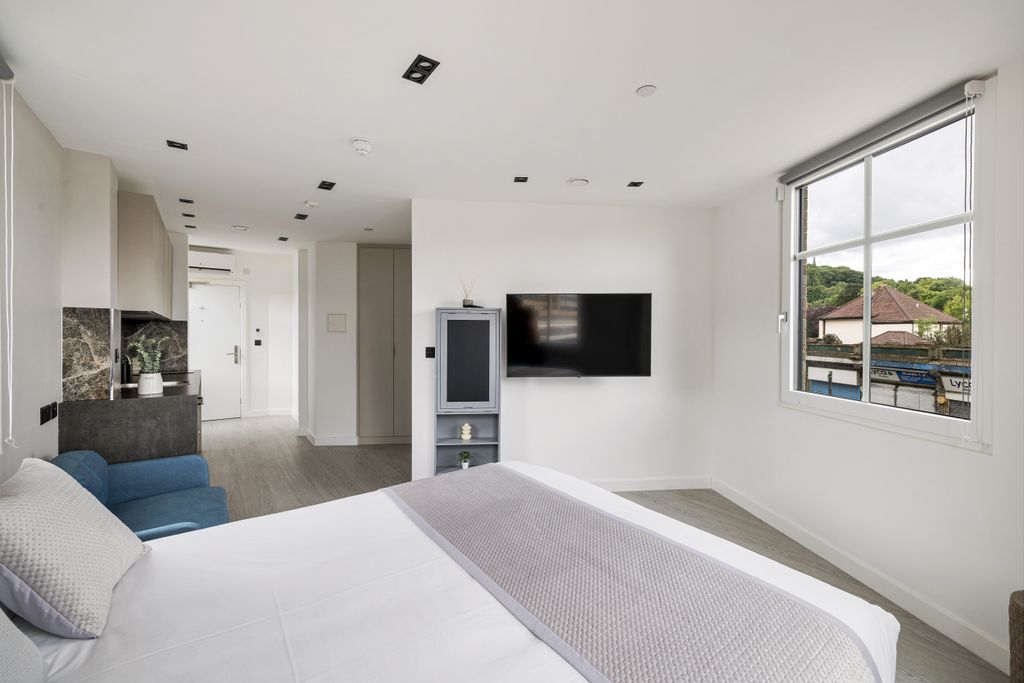 Property photo 2 of 24