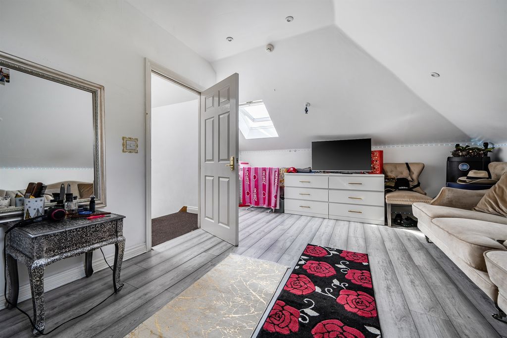 Additional image 8 of 3 bed penthouse for saleThe Ridgeway, Enfield EN2