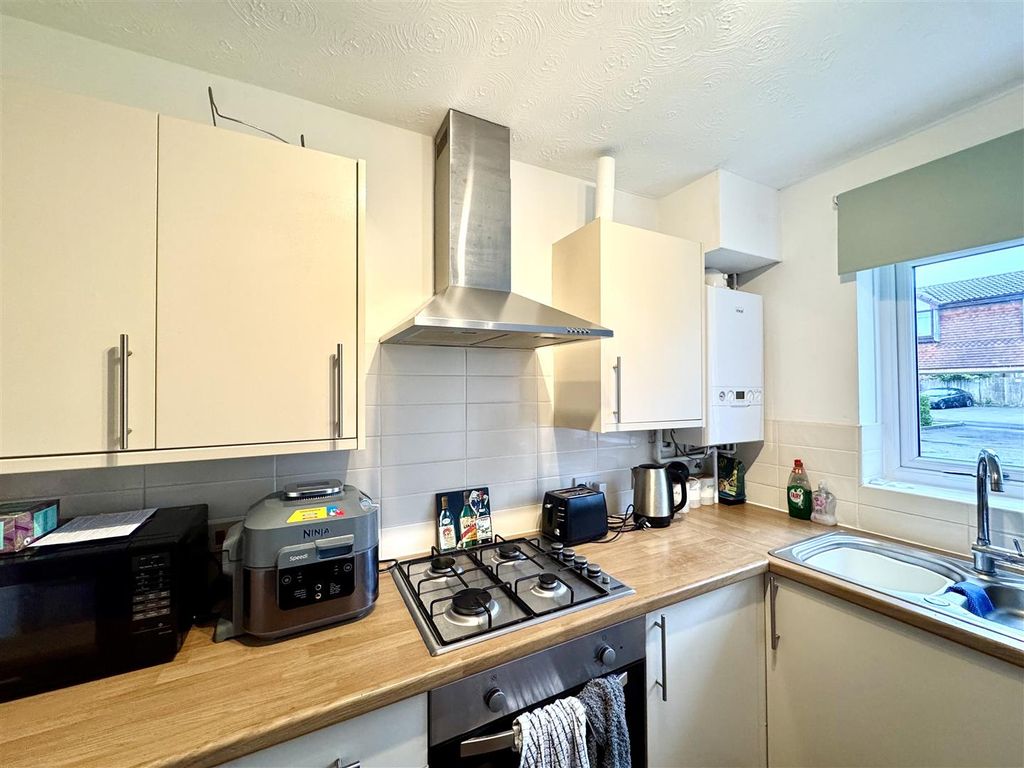 Property photo 2 of 11 Kitchen