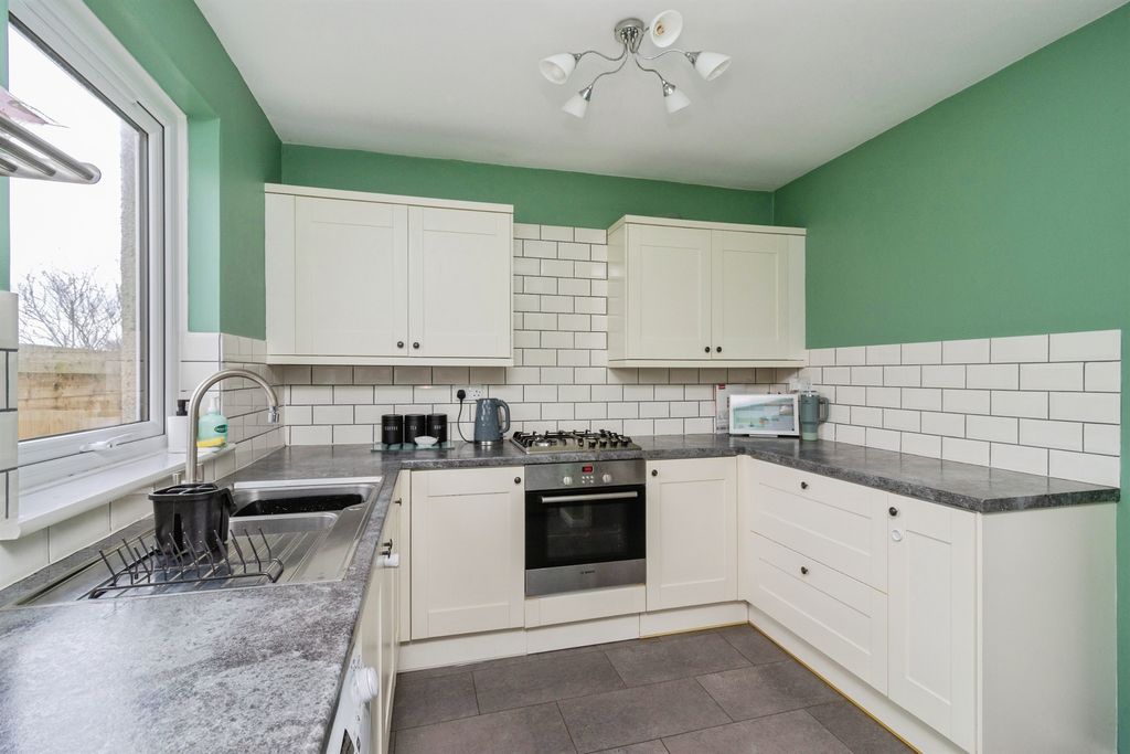 Property photo 3 of 27