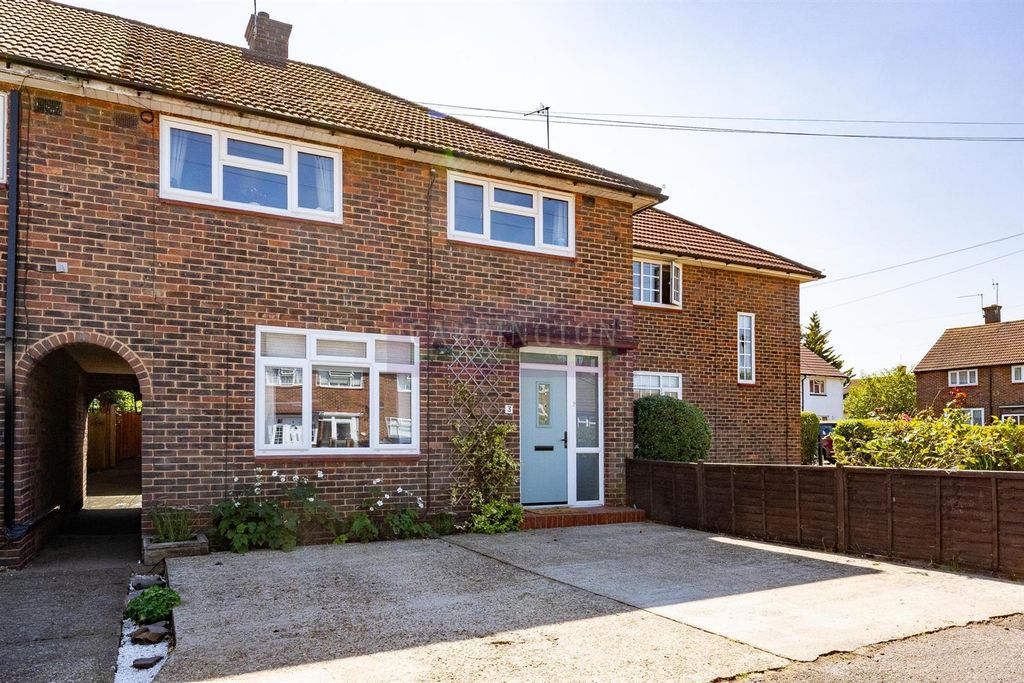 Property photo 1 of 17 Knebworth Path