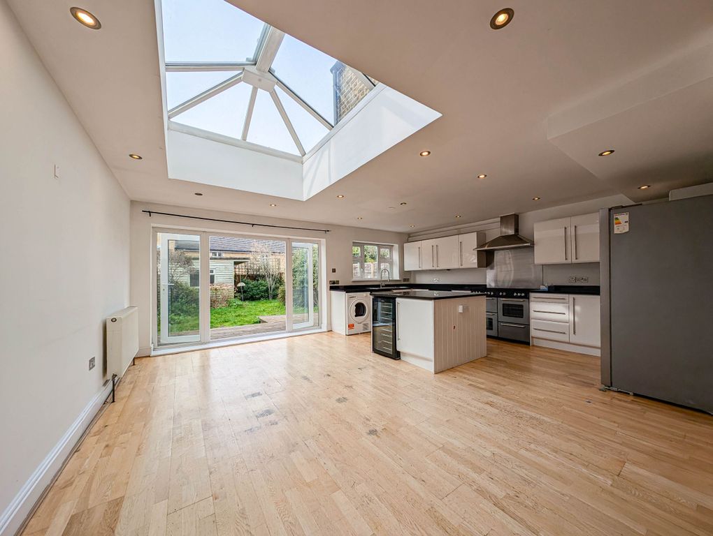 Property photo 2 of 31