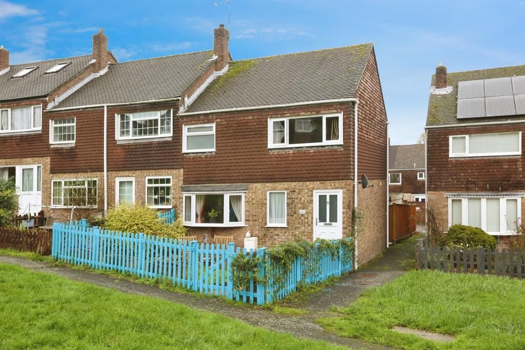 Property photo 2 of 17 Front (Exterior)