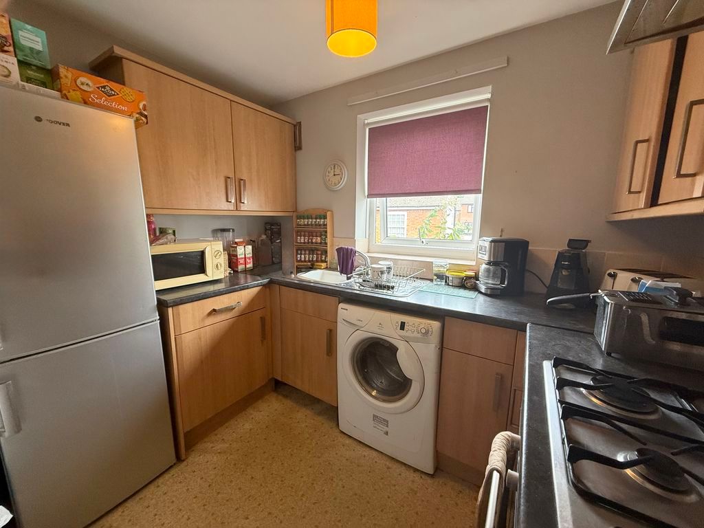 Property photo 2 of 8 Kitchen