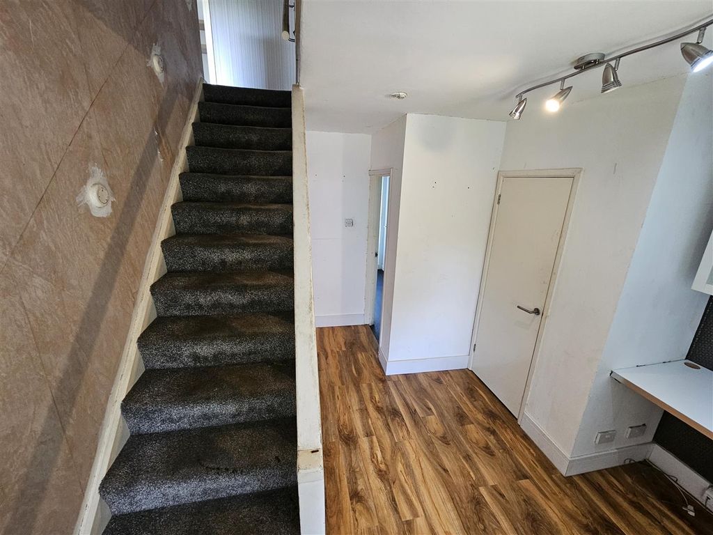 Property photo 3 of 17 Hall