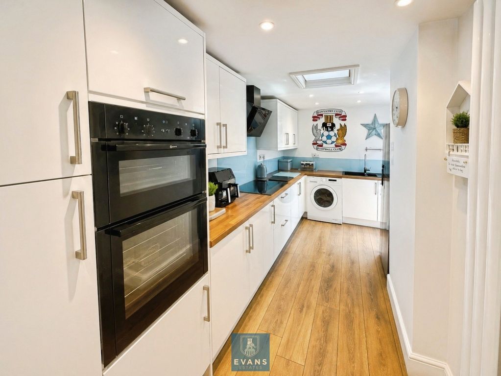 Property photo 2 of 14 Kitchen