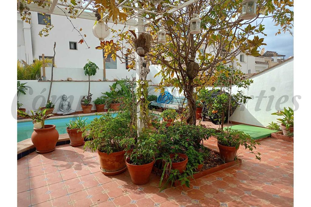 Property photo 2 of 13