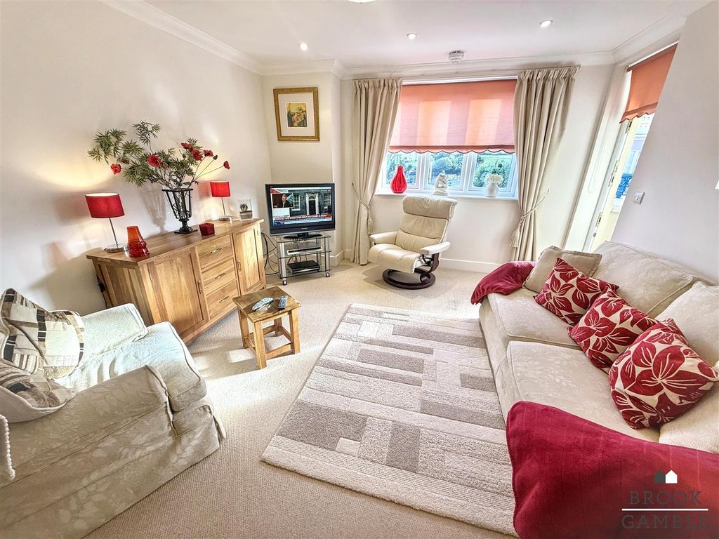 Property photo 3 of 12 01323 438506