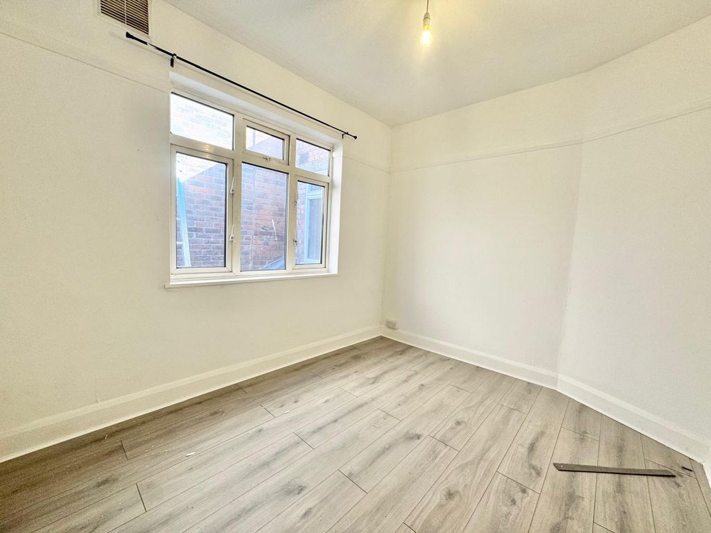 Property photo 3 of 6 Bedroom 2