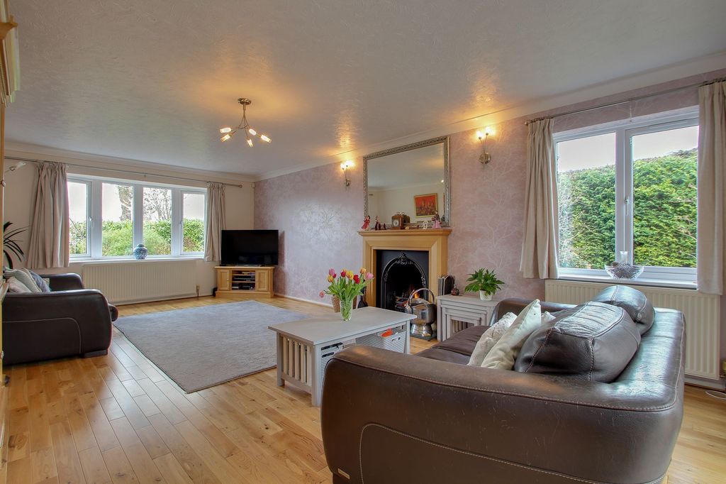 Property photo 3 of 44