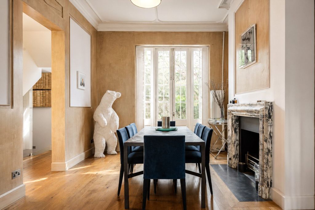 Property photo 3 of 10 Dining Room