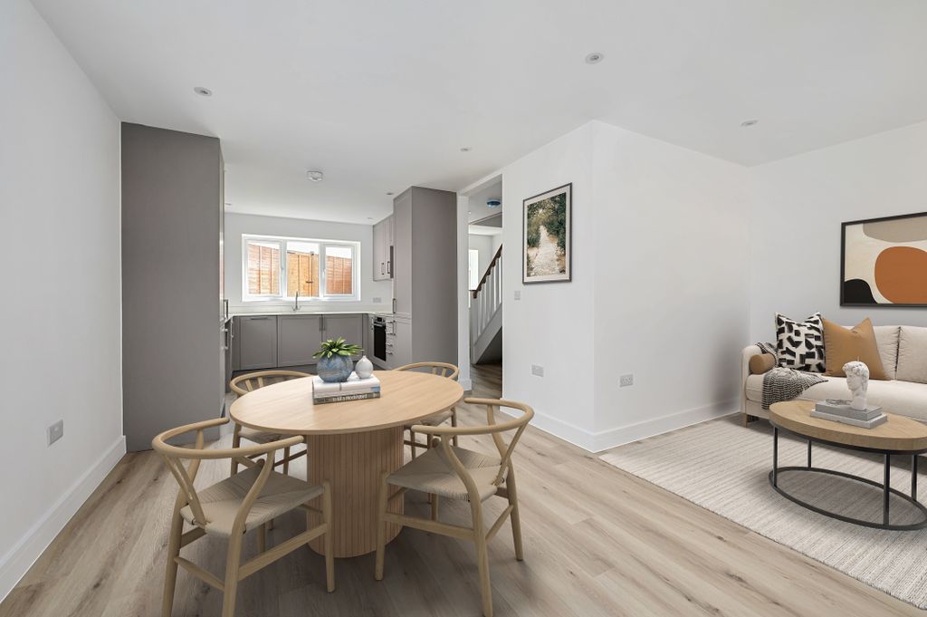 Property photo 3 of 8 276A Beaulieu Gardens (6) - Living_Dining