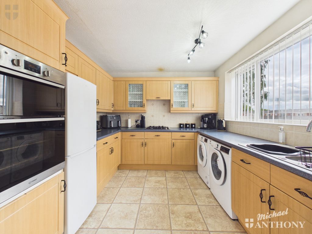 Property photo 3 of 12 Cam03852G0-Pr0785-Still005