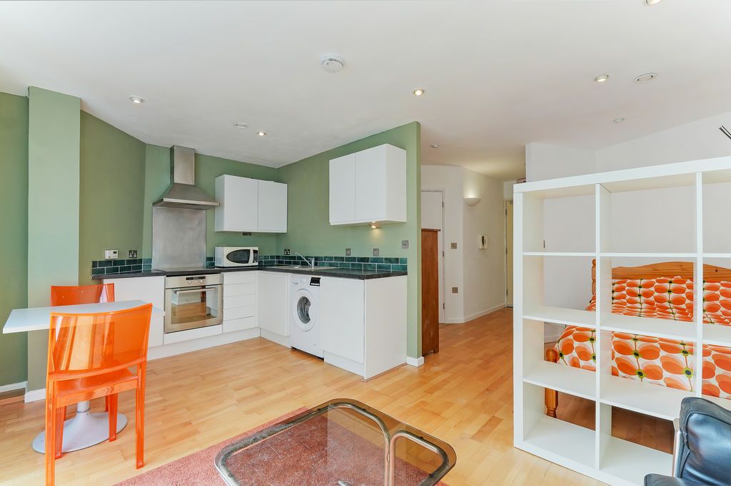 Property photo 2 of 10 Kitchen