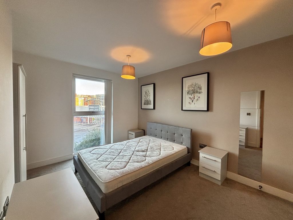 Property photo 3 of 14 Image00011