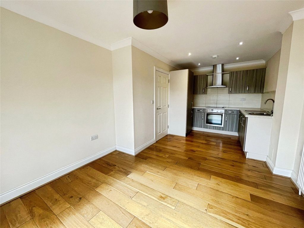 Property photo 2 of 11 Picture No. 18