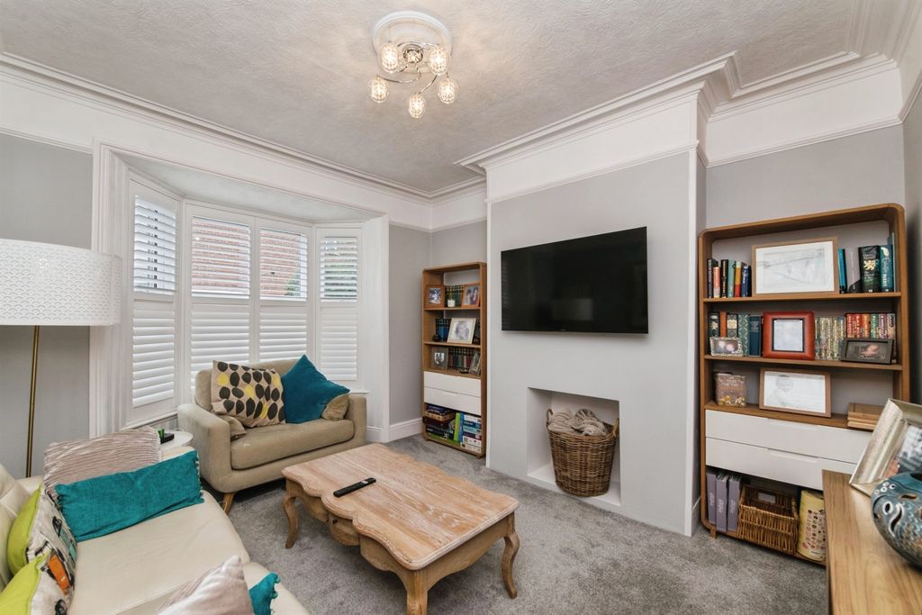 Property photo 2 of 20